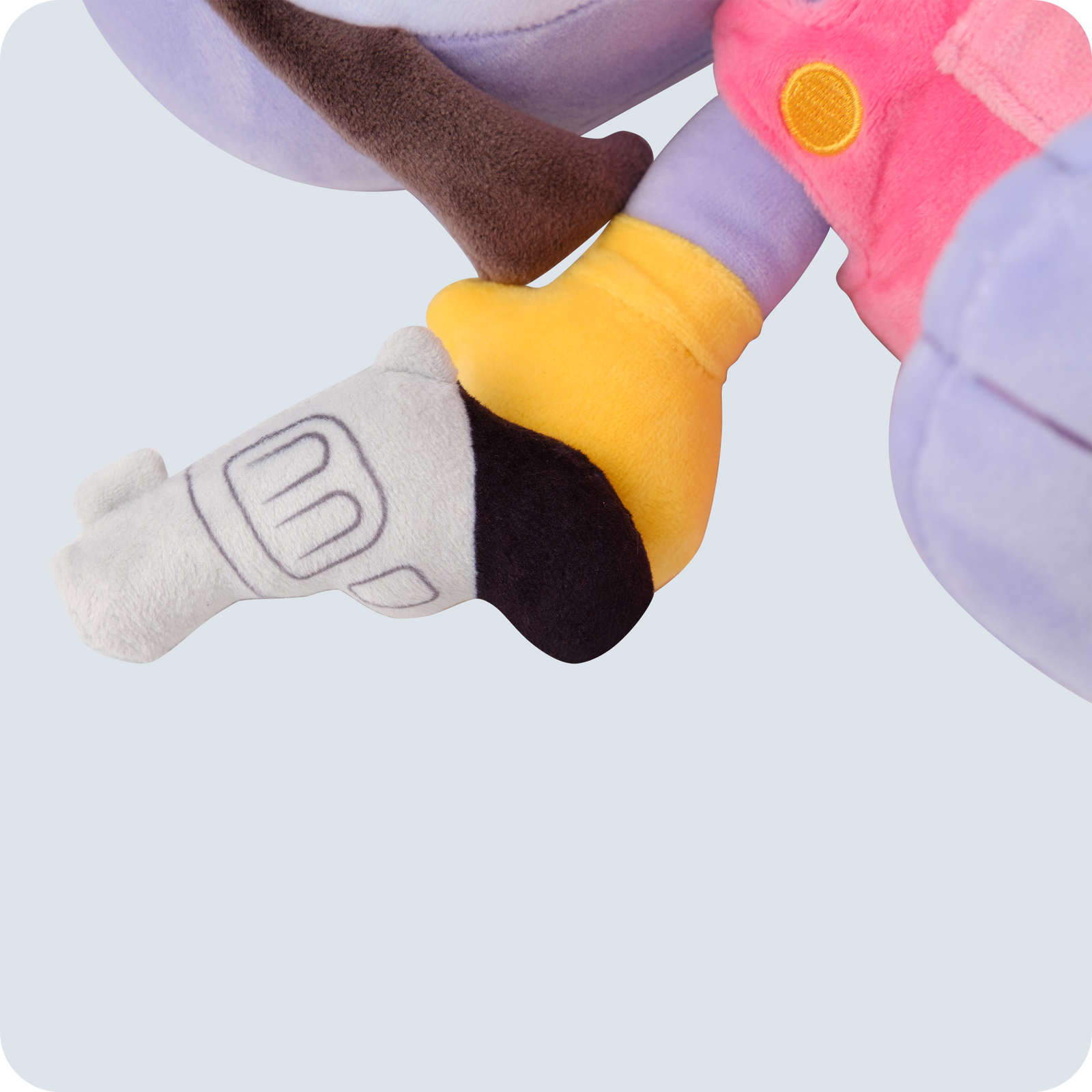 Pelúcia da Pomni com traje do Jax