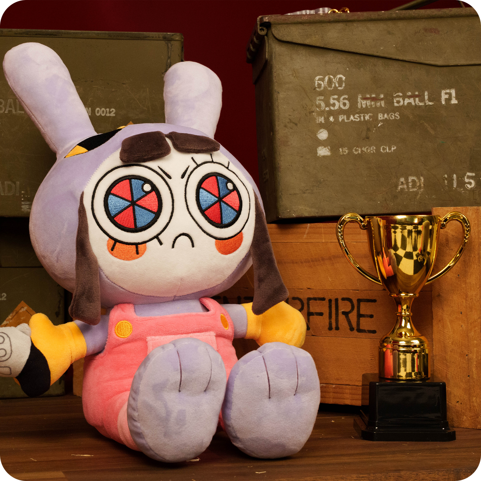 Pelúcia da Pomni com traje do Jax